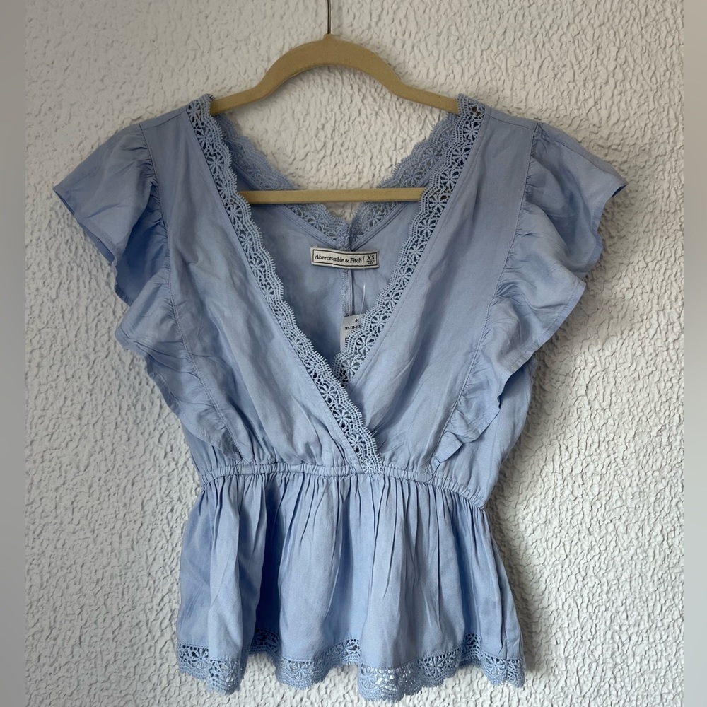 Abercrombie and Fitch Blouse size XS Brand New